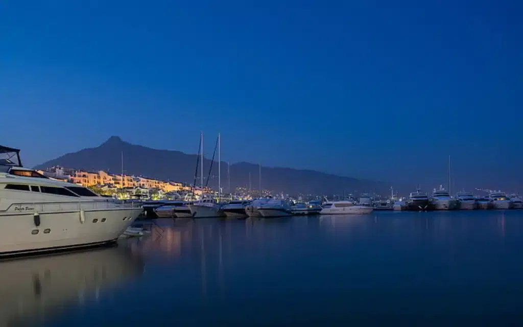 Puerto Banús de noche
